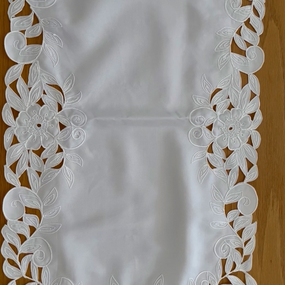 TABLE RUNNER - Picture 3 of 4